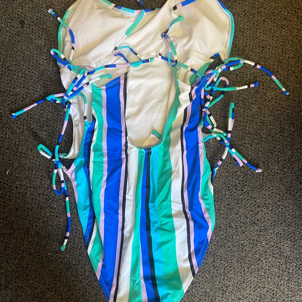 Swimsuit - Picture 2 of 3